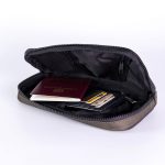 Porta Documentos Baggu Mono Ardilla color Oliva - PD602 - Imagen 3